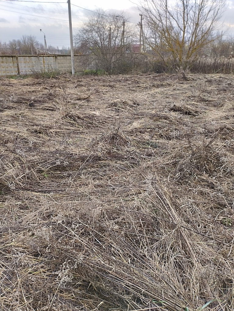 Продается земельный участок. Остановка общественного транспорта в 10 минутах ходьбы. Всепогодный подъезд. Район завода Химмаш. Газ рядом. Водяная скважина на участке, есть возможность подсоединится к центральному водопроводу. Свет на участке. Есть возможность перевести в ИЖС, а также приобрести сосе